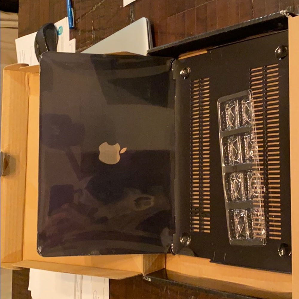 Slick case MacBook - Picture 2 of 3